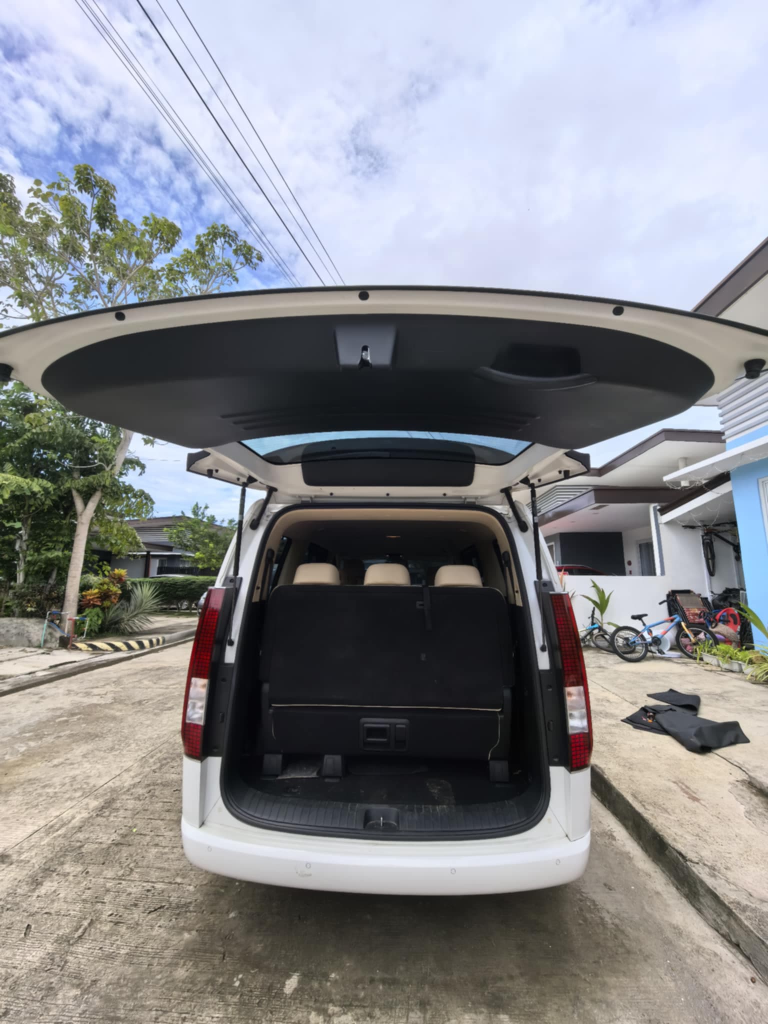 Puerto Princesa van hire - 2024 Hyundai Staria airport transfer cargo space luggage